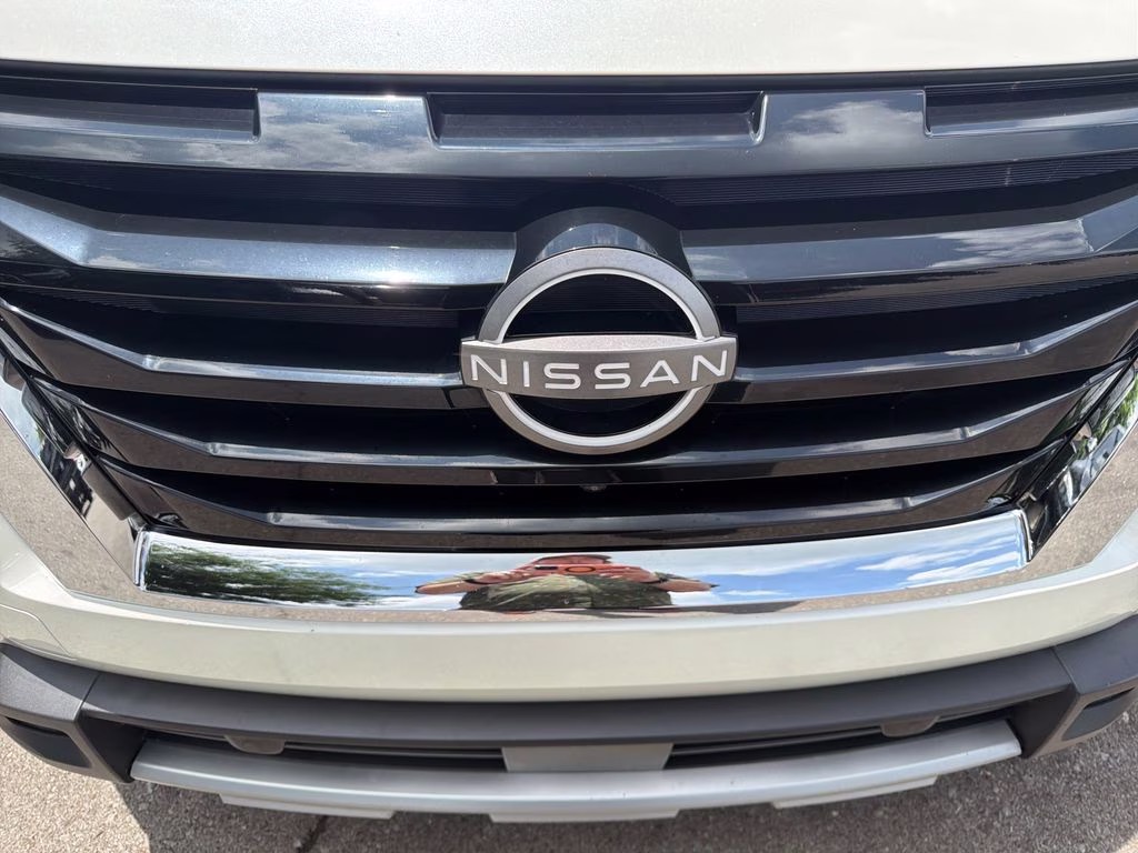 2023 Pearl White Tricoat Nissan Pathfinder SL FWD SUV