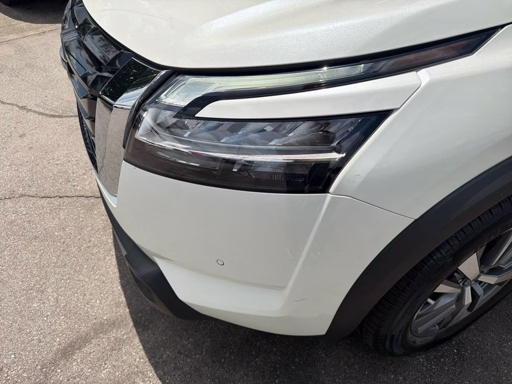2023 Pearl White Tricoat Nissan Pathfinder SL FWD SUV