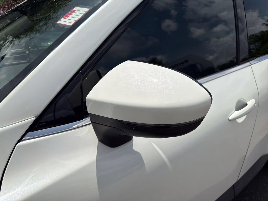 2023 Pearl White Tricoat Nissan Pathfinder SL FWD SUV