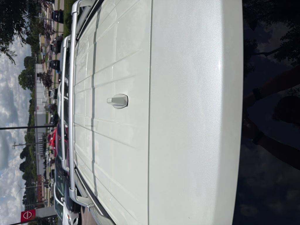 2023 Pearl White Tricoat Nissan Pathfinder SL FWD SUV