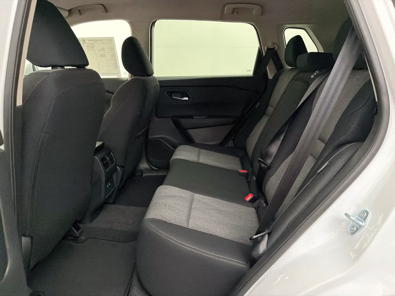 2026 Everest White Pearl Tricoat Nissan Rogue SV AWD SUV