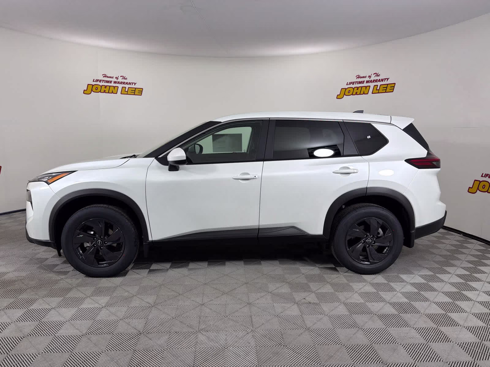 2026 Everest White Pearl Tricoat Nissan Rogue SV AWD SUV