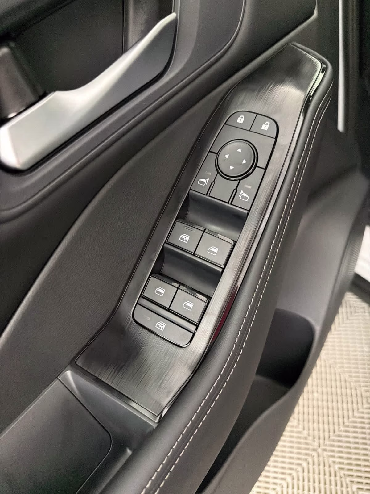 2026 Everest White Pearl Tricoat Nissan Rogue SV AWD SUV
