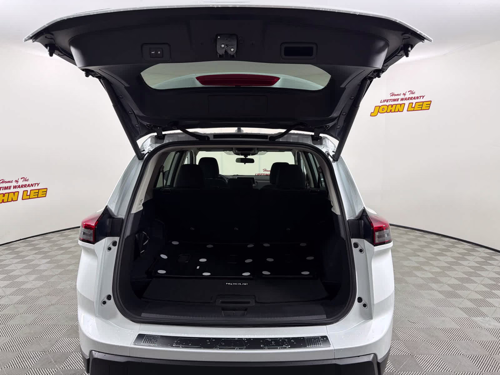 2026 Everest White Pearl Tricoat Nissan Rogue SV AWD SUV