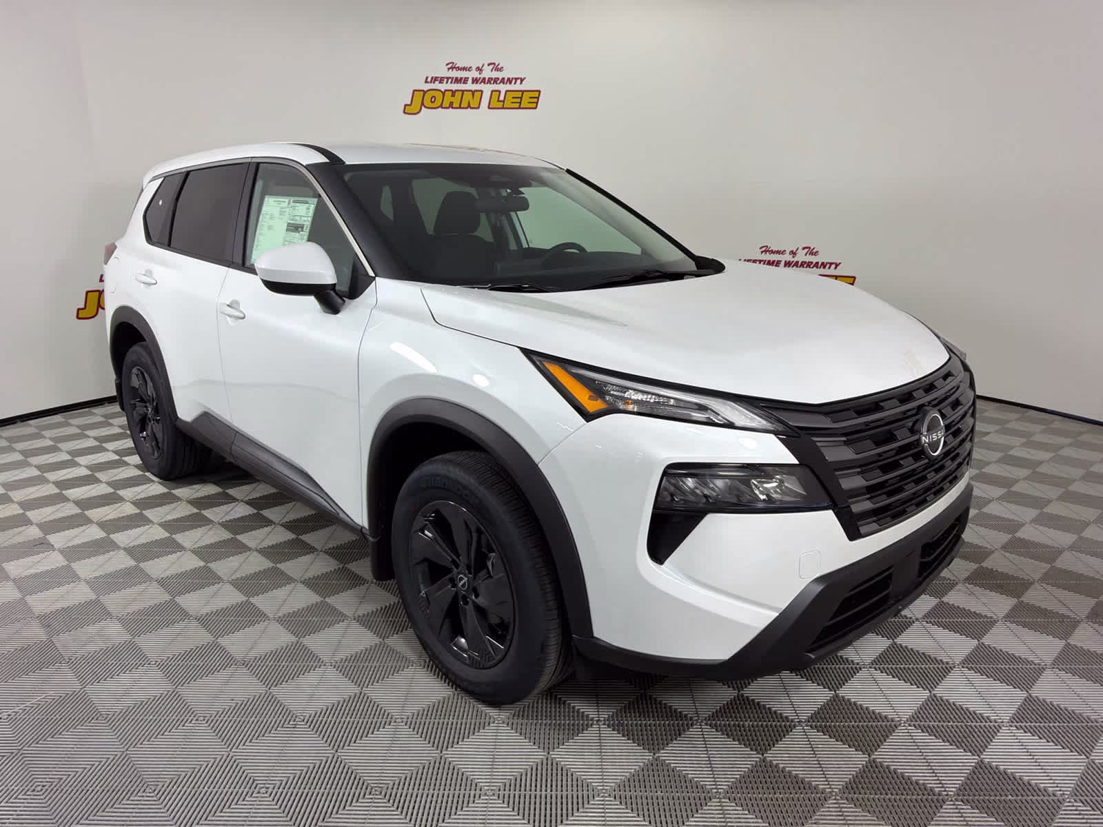 2026 Everest White Pearl Tricoat Nissan Rogue SV AWD SUV