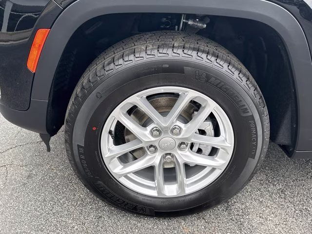 2026 Diamond Black Crystal Pearlcoat Jeep Grand Cherokee Laredo X RWD SUV