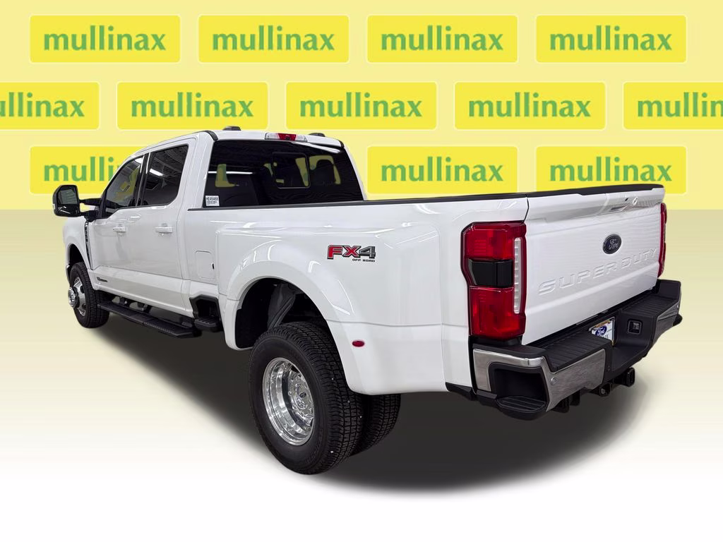 2026 STAR WHITE Ford Super Duty F-350 DRW Lariat 4X4 Truck