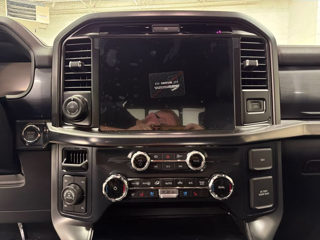 2026 AGATE BLACK Ford F-150 Lariat 4X4 Truck