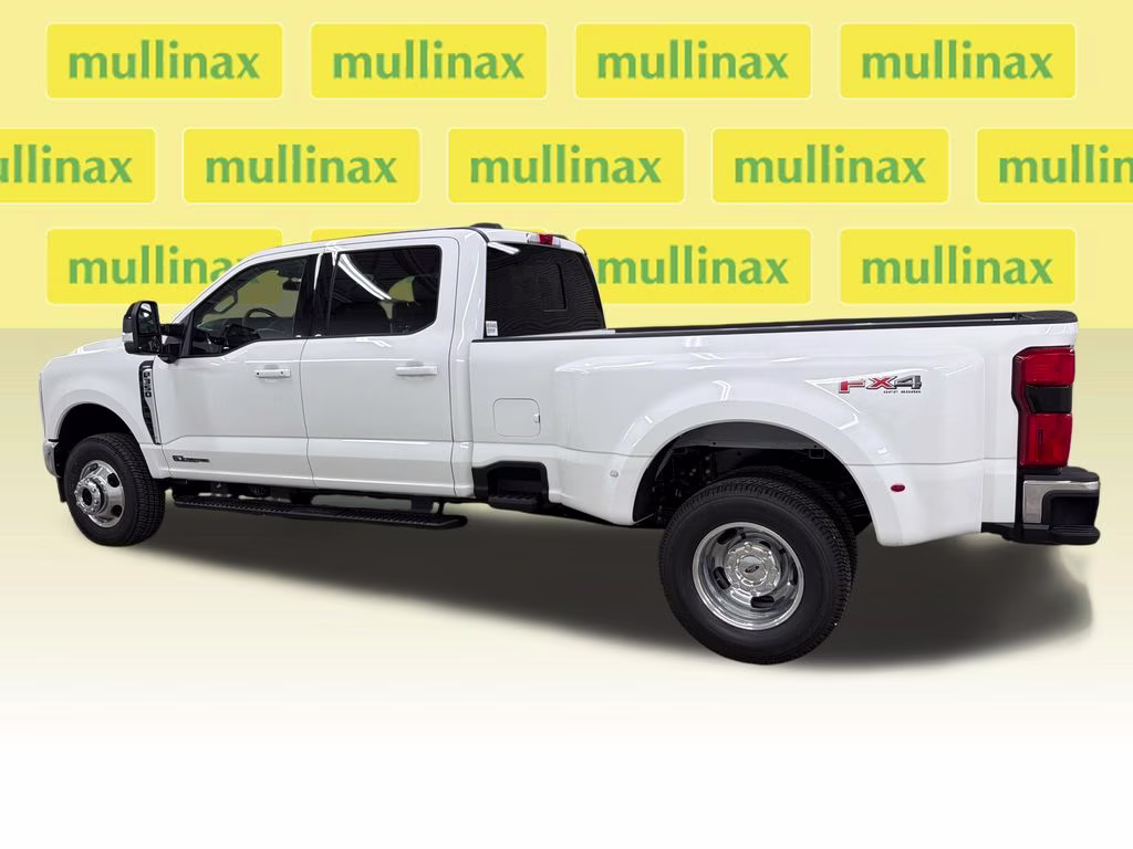 2026 STAR WHITE Ford Super Duty F-350 DRW Lariat 4X4 Truck