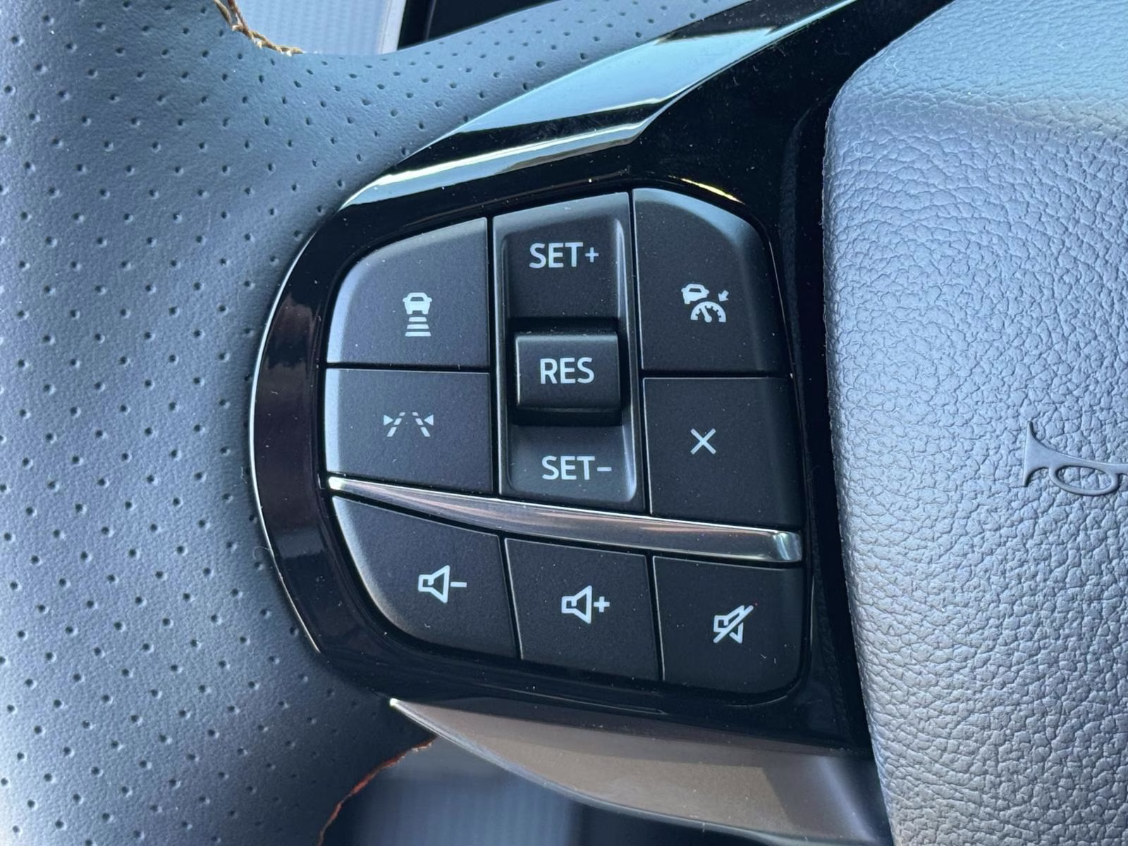 2026 Space White Metallic Ford Explorer Tremor 4X4 SUV