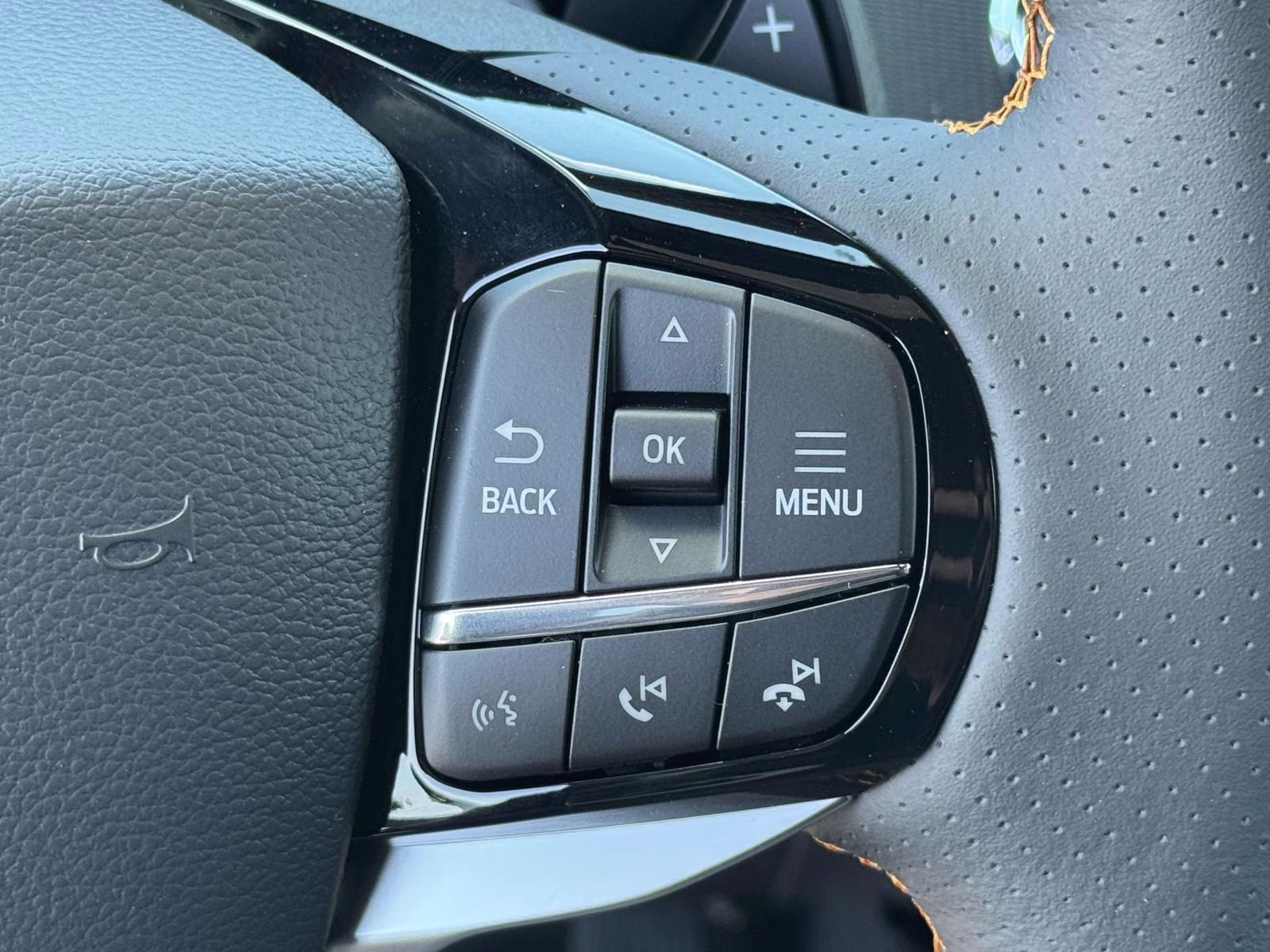 2026 Space White Metallic Ford Explorer Tremor 4X4 SUV