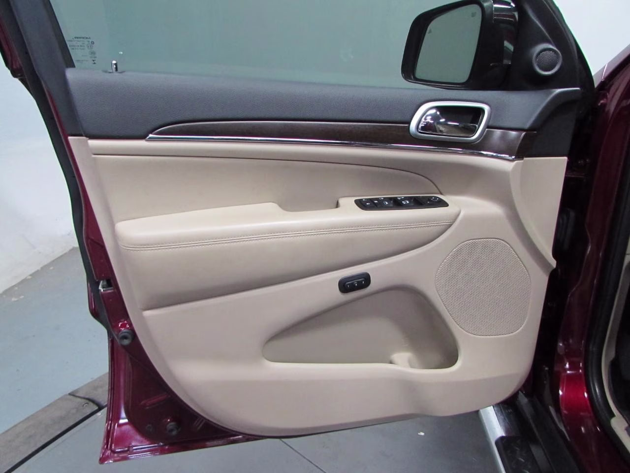 2018 Velvet Red Pearlcoat Jeep Grand Cherokee 2WD Limited RWD SUV