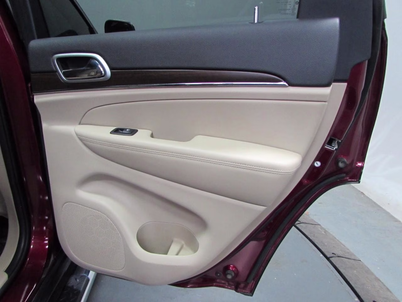 2018 Velvet Red Pearlcoat Jeep Grand Cherokee 2WD Limited RWD SUV