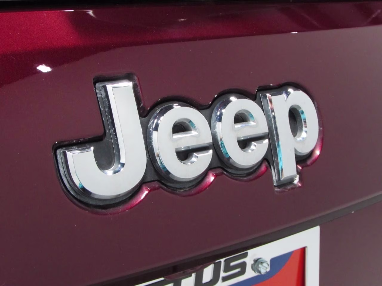 2018 Velvet Red Pearlcoat Jeep Grand Cherokee 2WD Limited RWD SUV