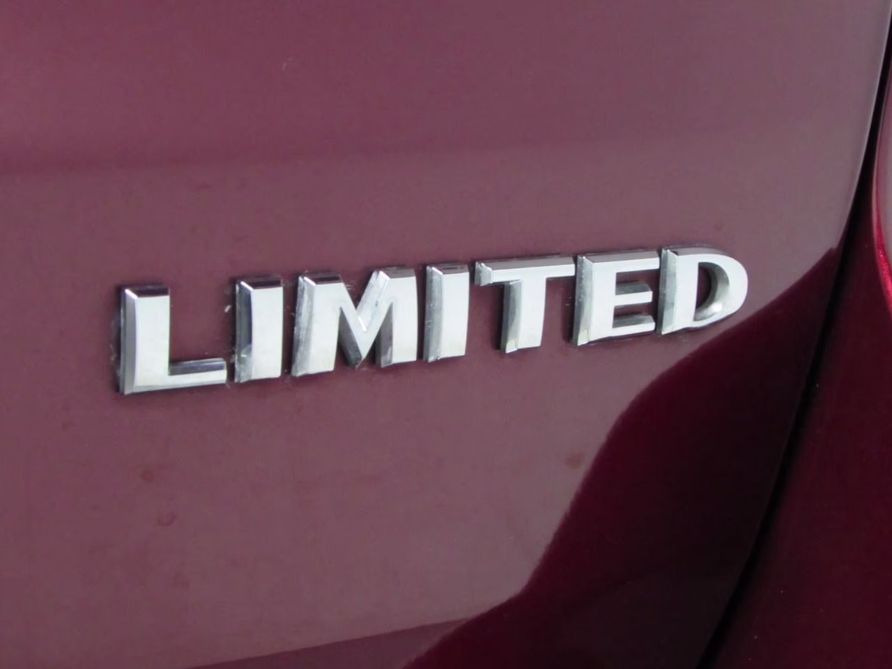 2018 Velvet Red Pearlcoat Jeep Grand Cherokee 2WD Limited RWD SUV