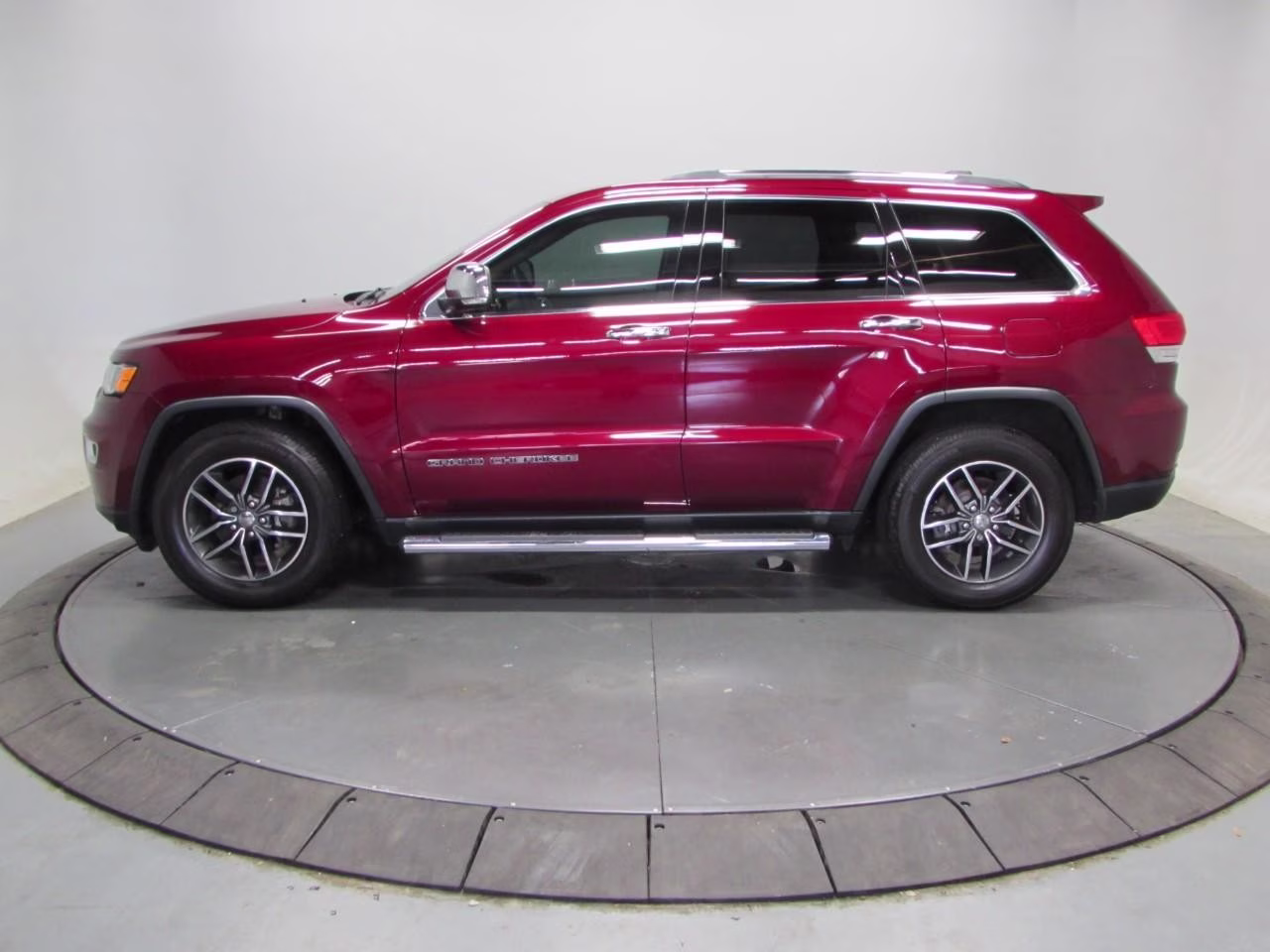 2018 Velvet Red Pearlcoat Jeep Grand Cherokee 2WD Limited RWD SUV