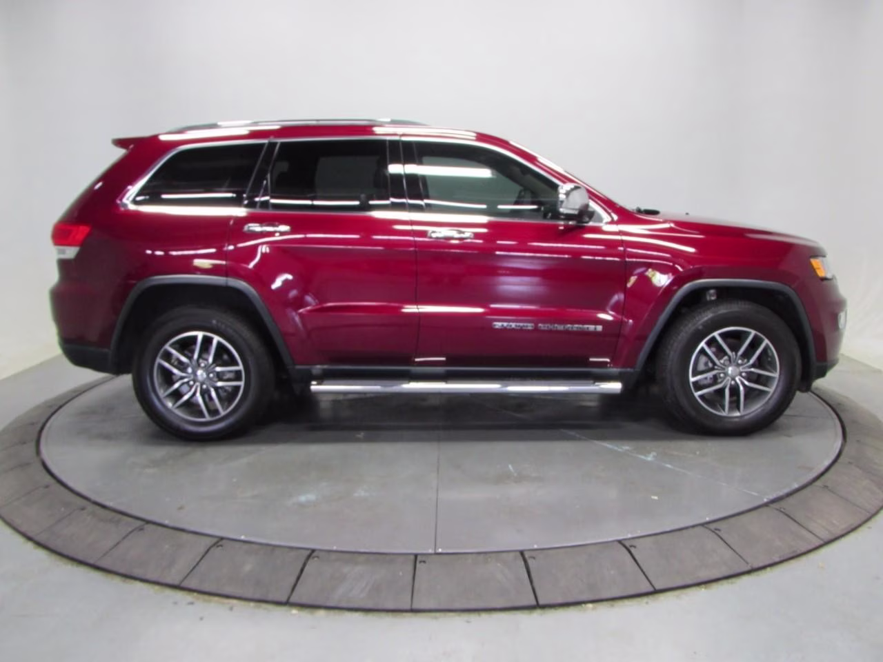 2018 Velvet Red Pearlcoat Jeep Grand Cherokee 2WD Limited RWD SUV