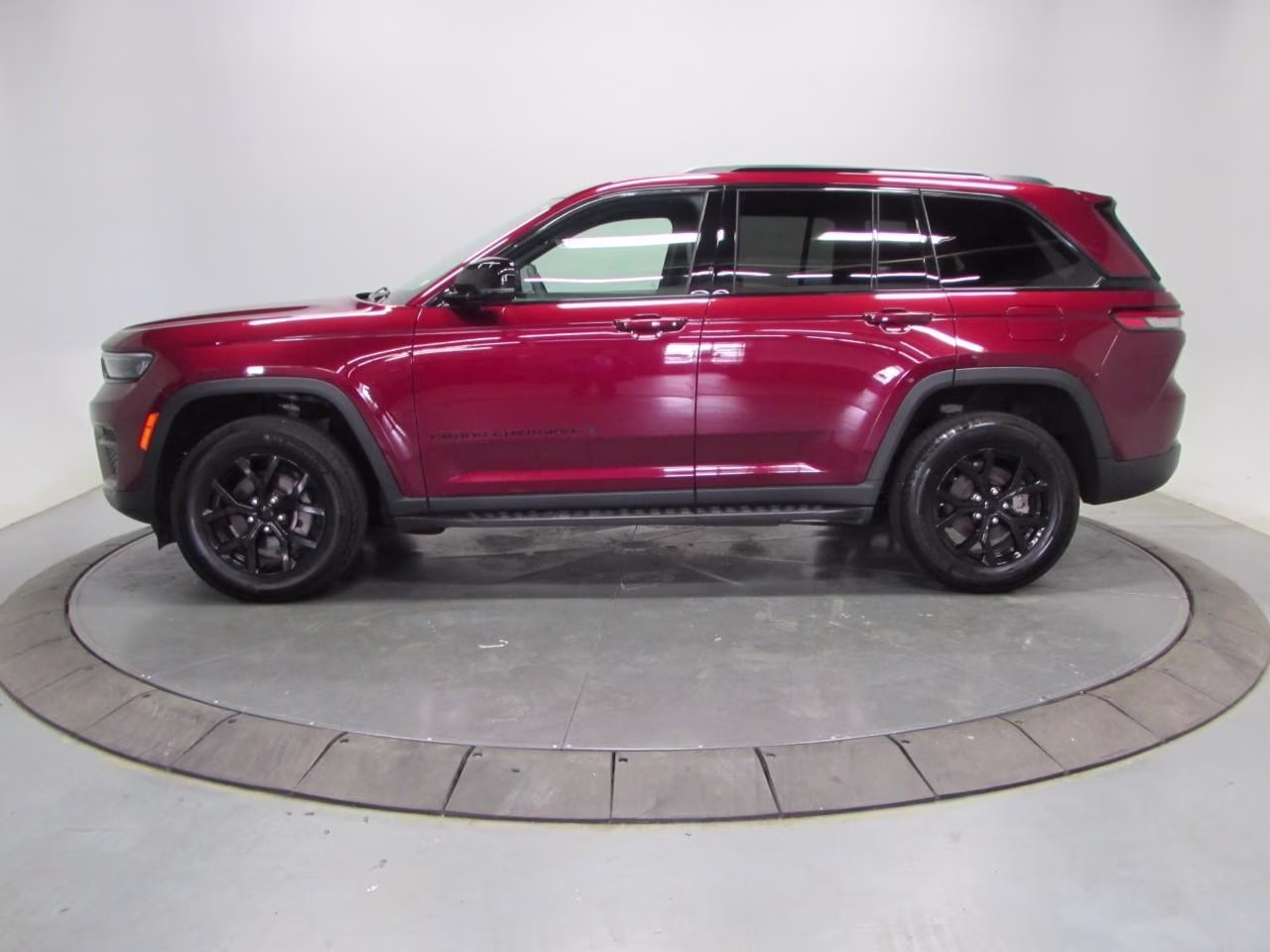 2024 Velvet Red Pearlcoat Jeep Grand Cherokee Altitude X 4X4 SUV