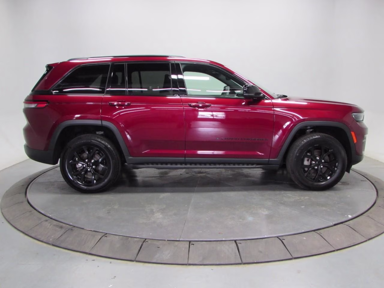 2024 Velvet Red Pearlcoat Jeep Grand Cherokee Altitude X 4X4 SUV