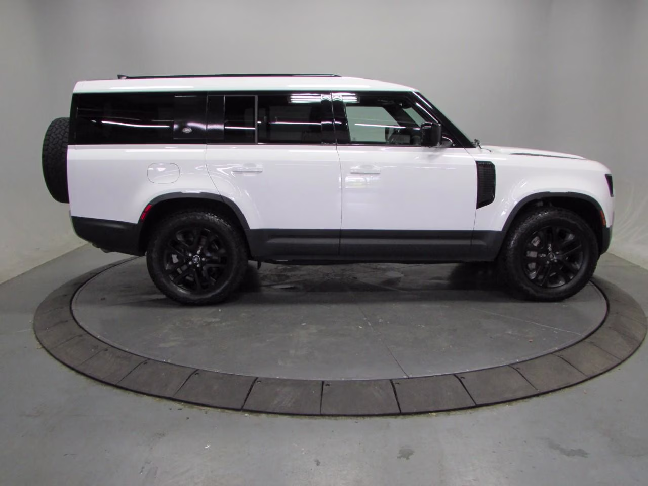 2023 Yulong White Metallic Land Rover Defender 130 S AWD SUV