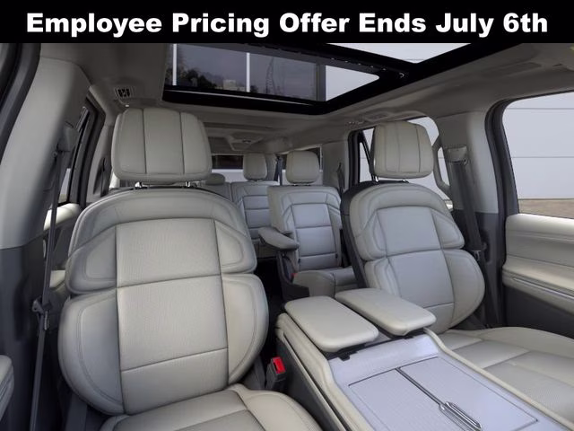 2026 Crystal White Metallic Clearcoat Lincoln Navigator Reserve L 4X4 SUV