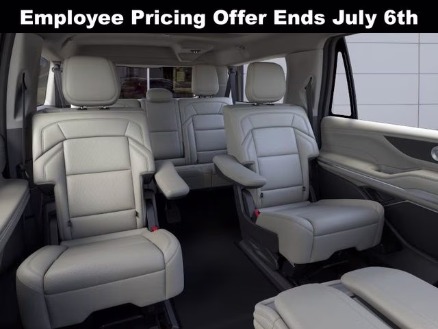 2026 Crystal White Metallic Clearcoat Lincoln Navigator Reserve L 4X4 SUV