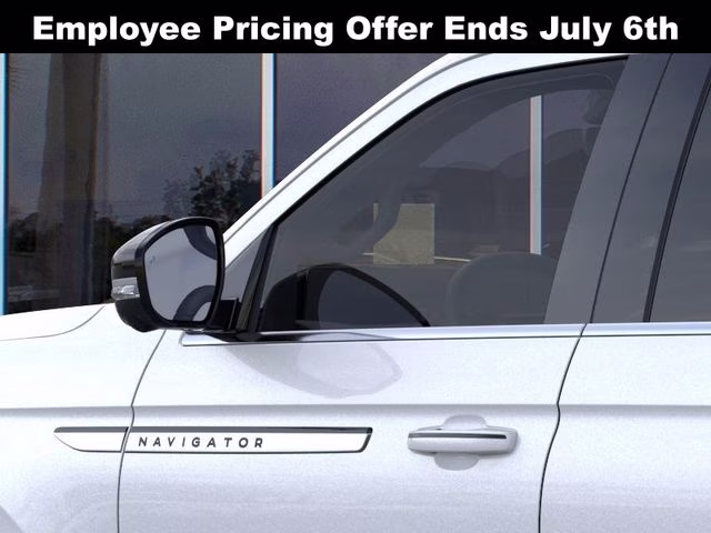 2026 Crystal White Metallic Clearcoat Lincoln Navigator Reserve L 4X4 SUV