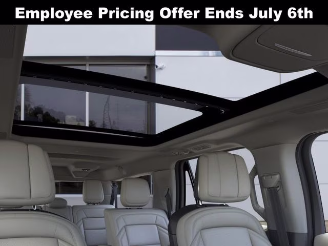 2026 Crystal White Metallic Clearcoat Lincoln Navigator Reserve L 4X4 SUV