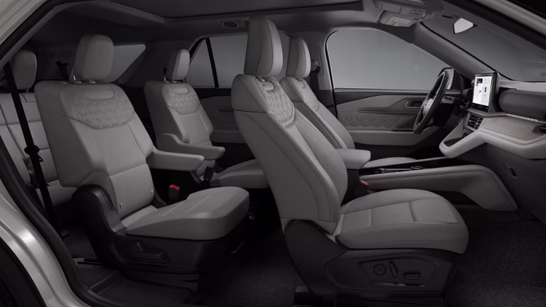 2026 Star White Metallic Tri-Coat Ford Explorer Platinum 4X4 SUV