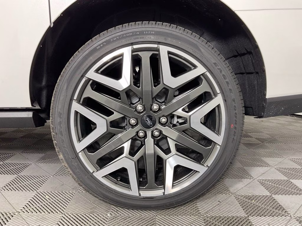 2026 White Metallic Ford Expedition Max Platinum 4X4 SUV
