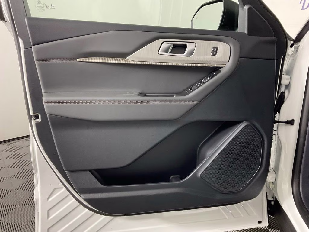 2026 White Metallic Ford Explorer Active RWD SUV