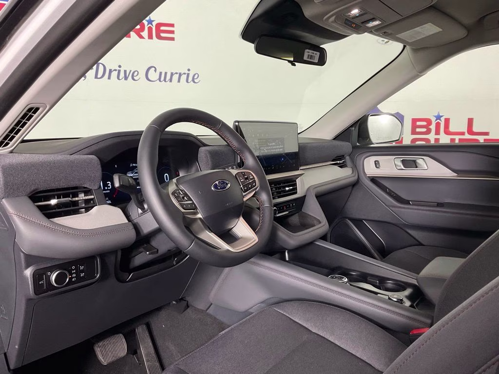 2026 White Metallic Ford Explorer Active RWD SUV