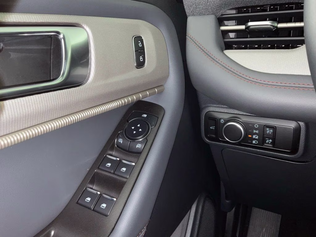 2026 White Metallic Ford Explorer Active RWD SUV