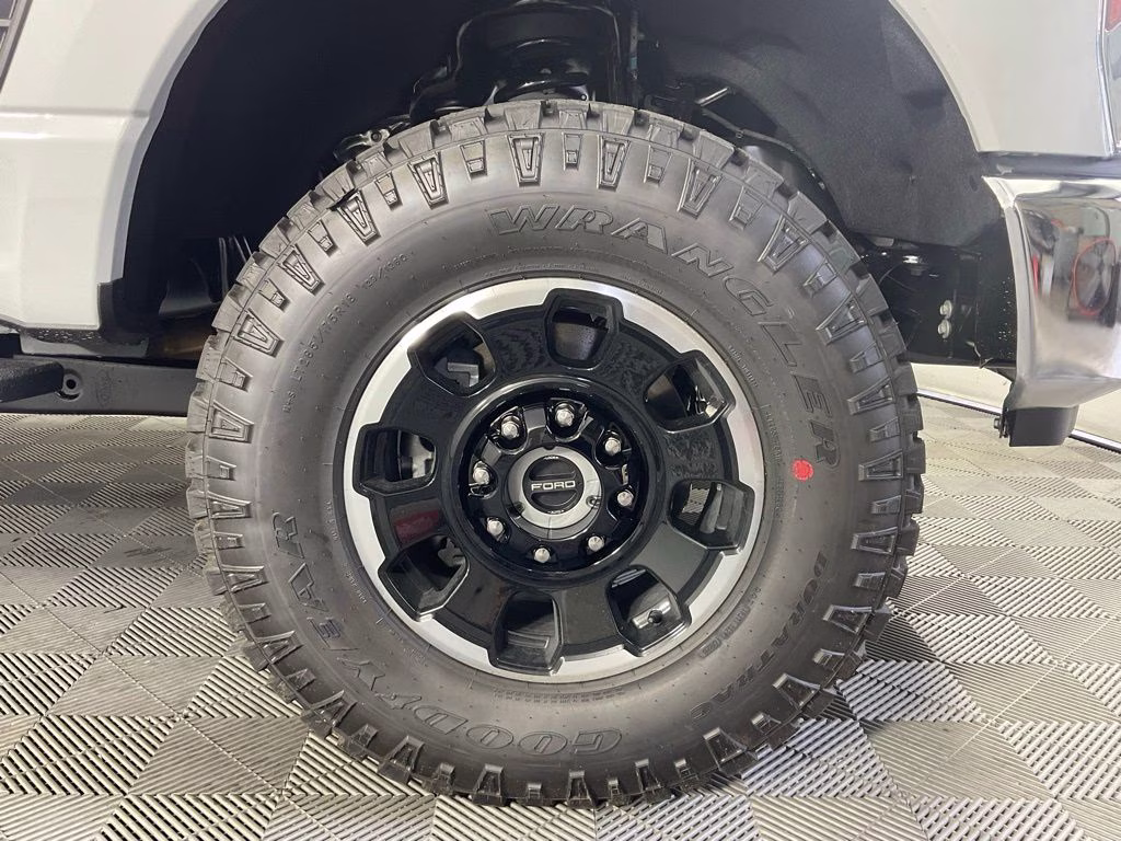 2026 Avalanche Ford Super Duty F-250 SRW Lariat 4X4 Truck