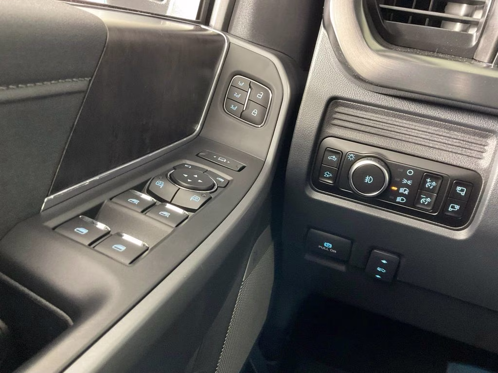 2026 Avalanche Ford Super Duty F-250 SRW Lariat 4X4 Truck