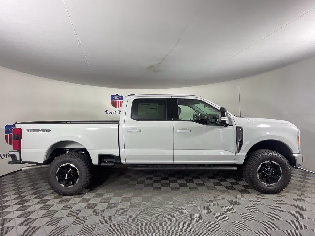 2026 Avalanche Ford Super Duty F-250 SRW Lariat 4X4 Truck