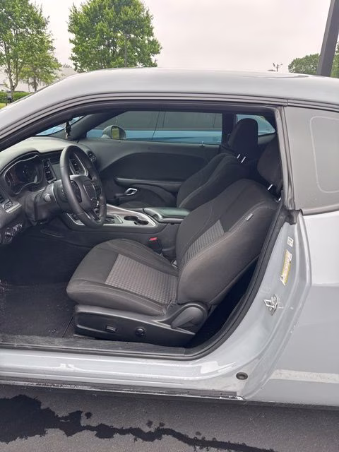 2022 Dodge Challenger SXT Auto's photo