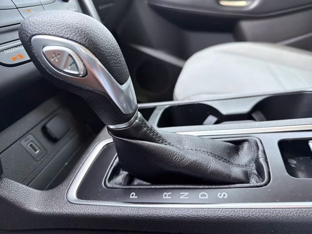 2019 Oxford White Ford Escape S FWD SUV