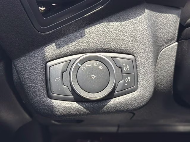 2019 Oxford White Ford Escape S FWD SUV
