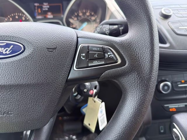 2019 Oxford White Ford Escape S FWD SUV