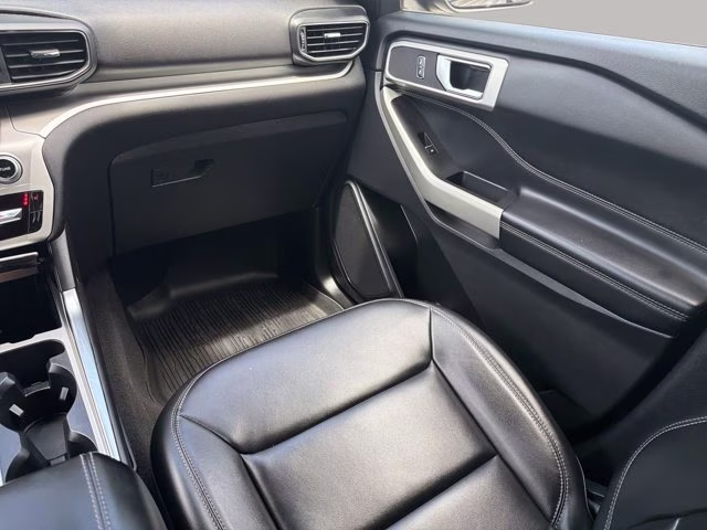2022 Burgundy Ford Explorer XLT RWD SUV