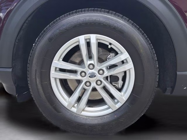 2022 Burgundy Ford Explorer XLT RWD SUV