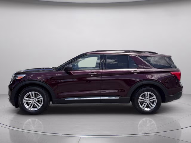 2022 Burgundy Ford Explorer XLT RWD SUV
