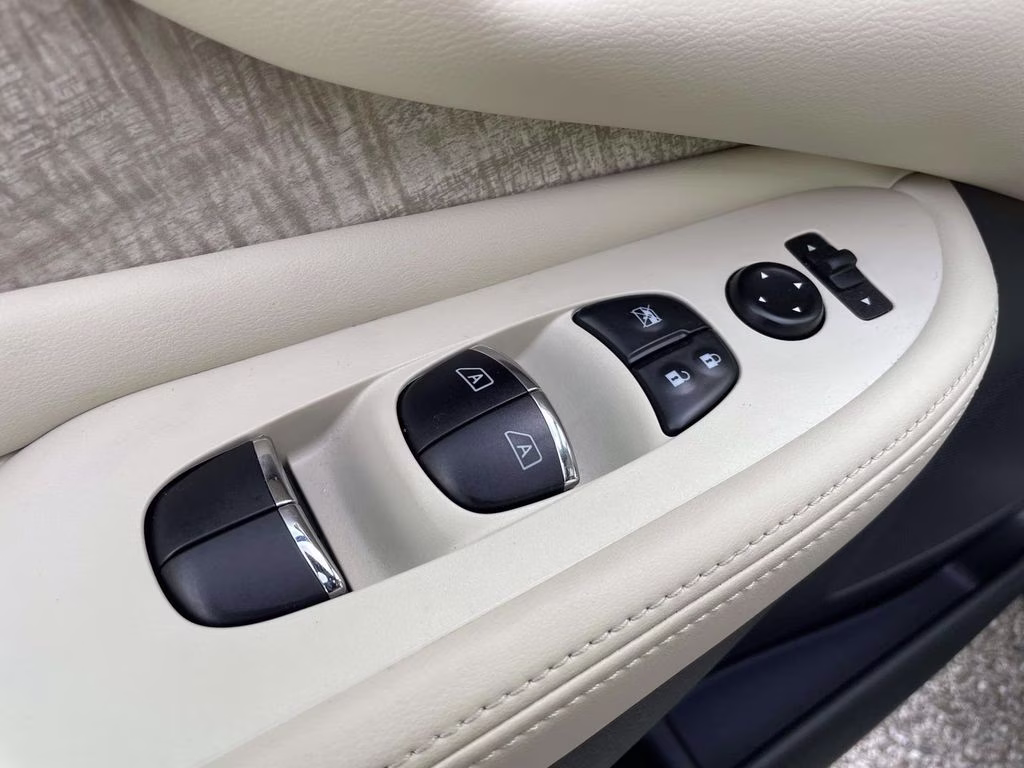 2024 Super Black Nissan Murano SL FWD SUV