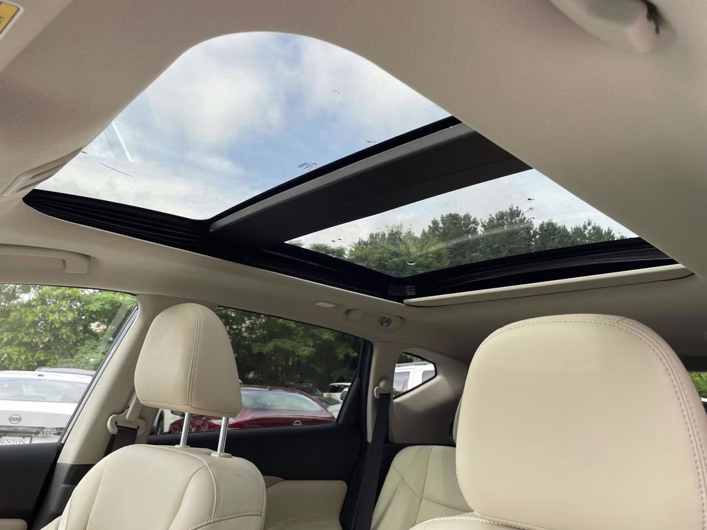 2024 Super Black Nissan Murano SL FWD SUV