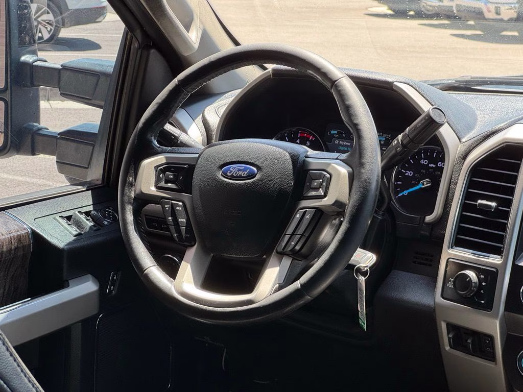 2019 Black Metallic Ford Super Duty F-250 SRW Lariat 4X4 Truck