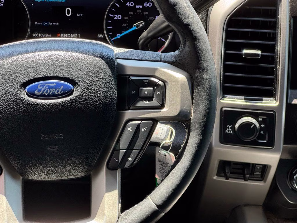 2019 Black Metallic Ford Super Duty F-250 SRW Lariat 4X4 Truck