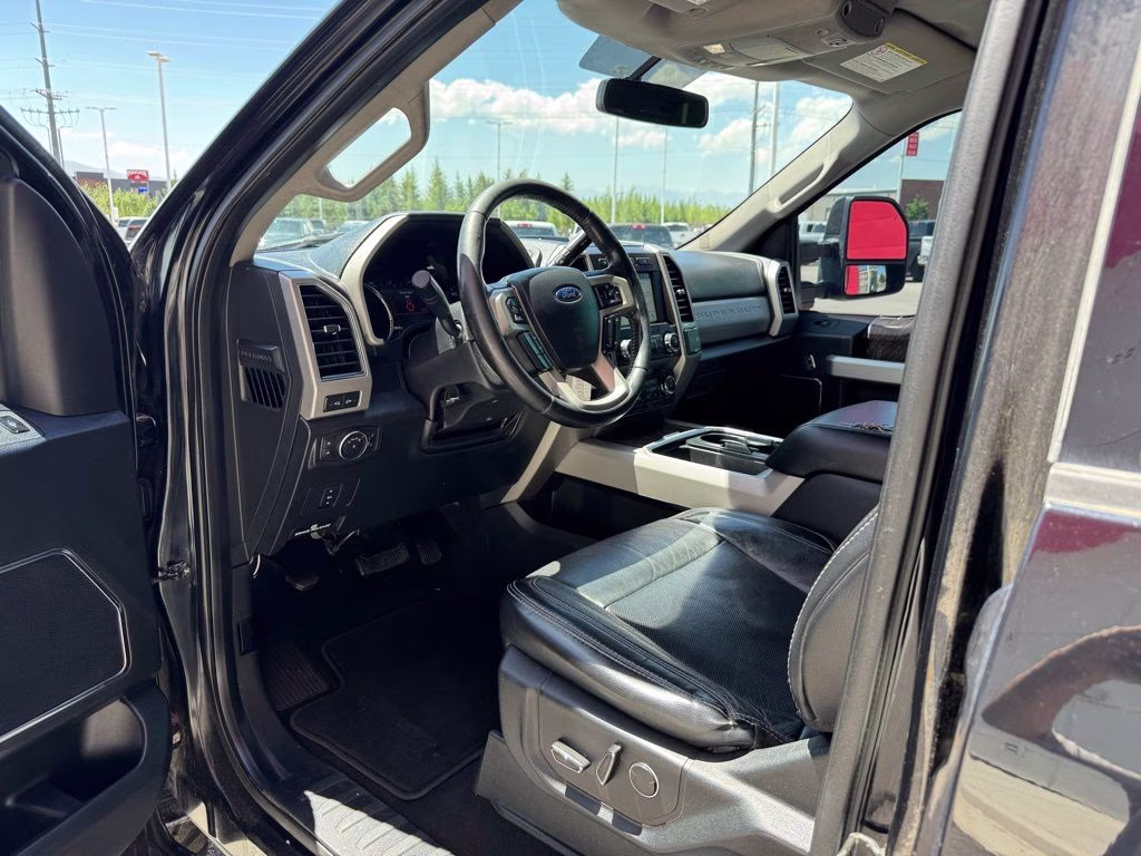 2019 Black Metallic Ford Super Duty F-250 SRW Lariat 4X4 Truck