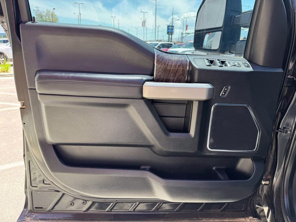 2019 Black Metallic Ford Super Duty F-250 SRW Lariat 4X4 Truck