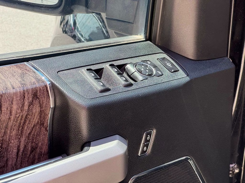 2019 Black Metallic Ford Super Duty F-250 SRW Lariat 4X4 Truck